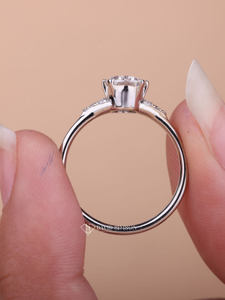 2.0CT-4.0CT Oval Cut Moissanite Cluster Diamond Engagement Ring