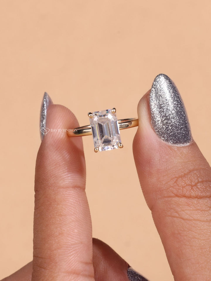 2.0CT-4.0CT Emerald Cut Diamond Moissanite Solitaire Engagement Ring