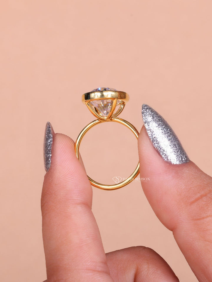 6.0CT-8.0CT Oval Cut Moissanite Diamond Bezel Set Engagement Ring