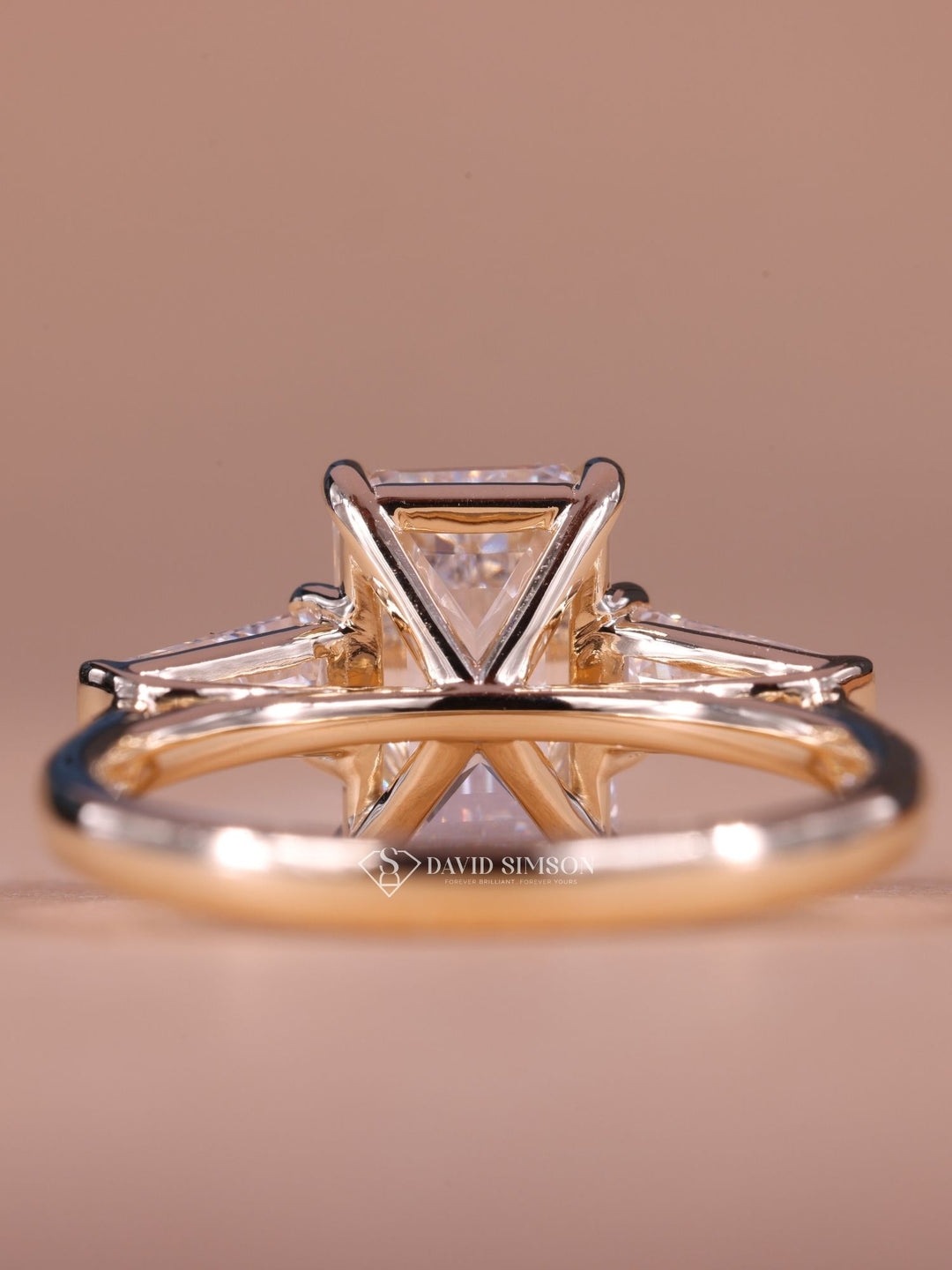 3.0CT-4.0CT Emerald Cut Moissanite Three Stone Diamond Engagement Ring