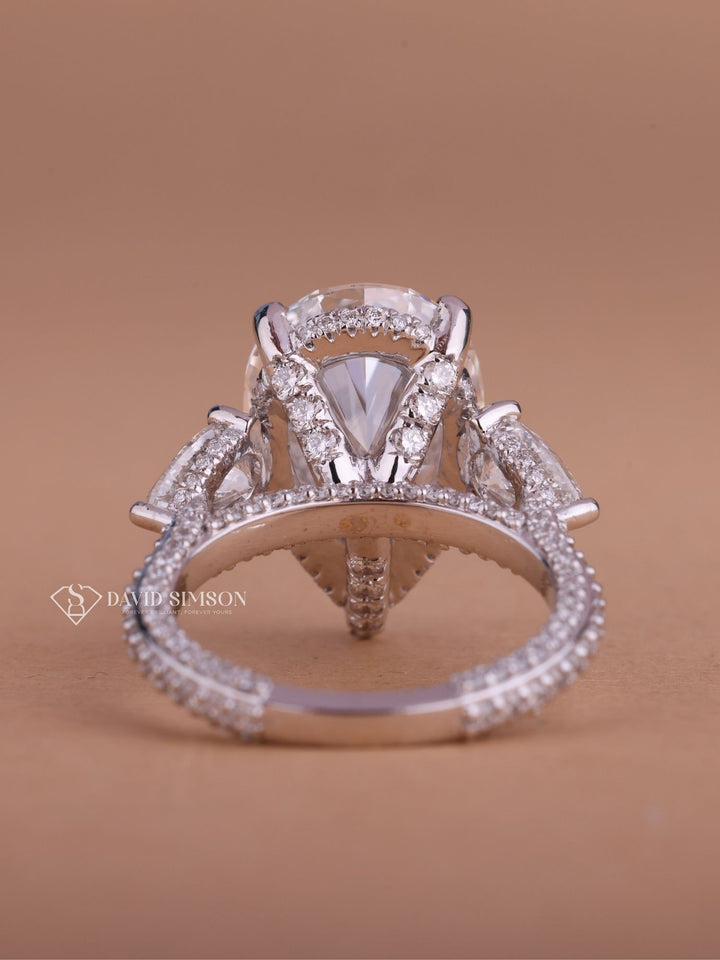 5.0CT-7.0CT Pear Cut Moissanite Hidden Halo Diamond Three Stone Engagement Ring