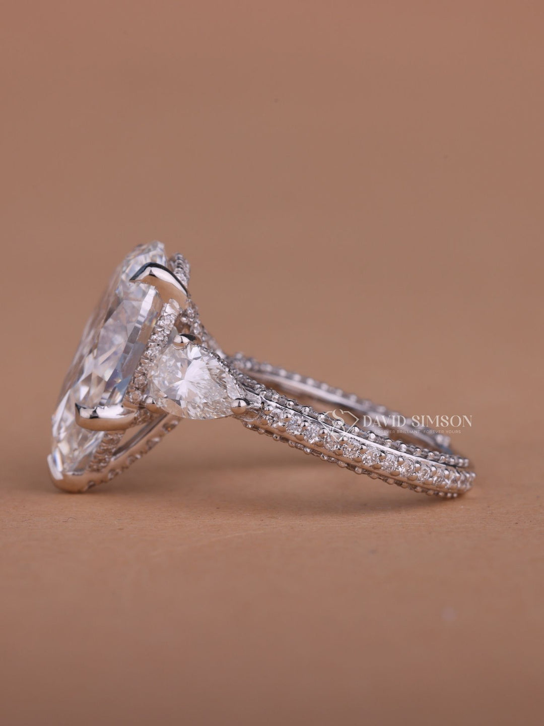 5.0CT-7.0CT Pear Cut Moissanite Hidden Halo Diamond Three Stone Engagement Ring