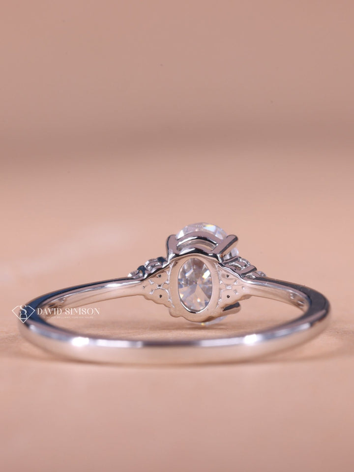 1.0CT-2.0CT Oval Cut Moissanite Diamond Cluster Engagement Ring