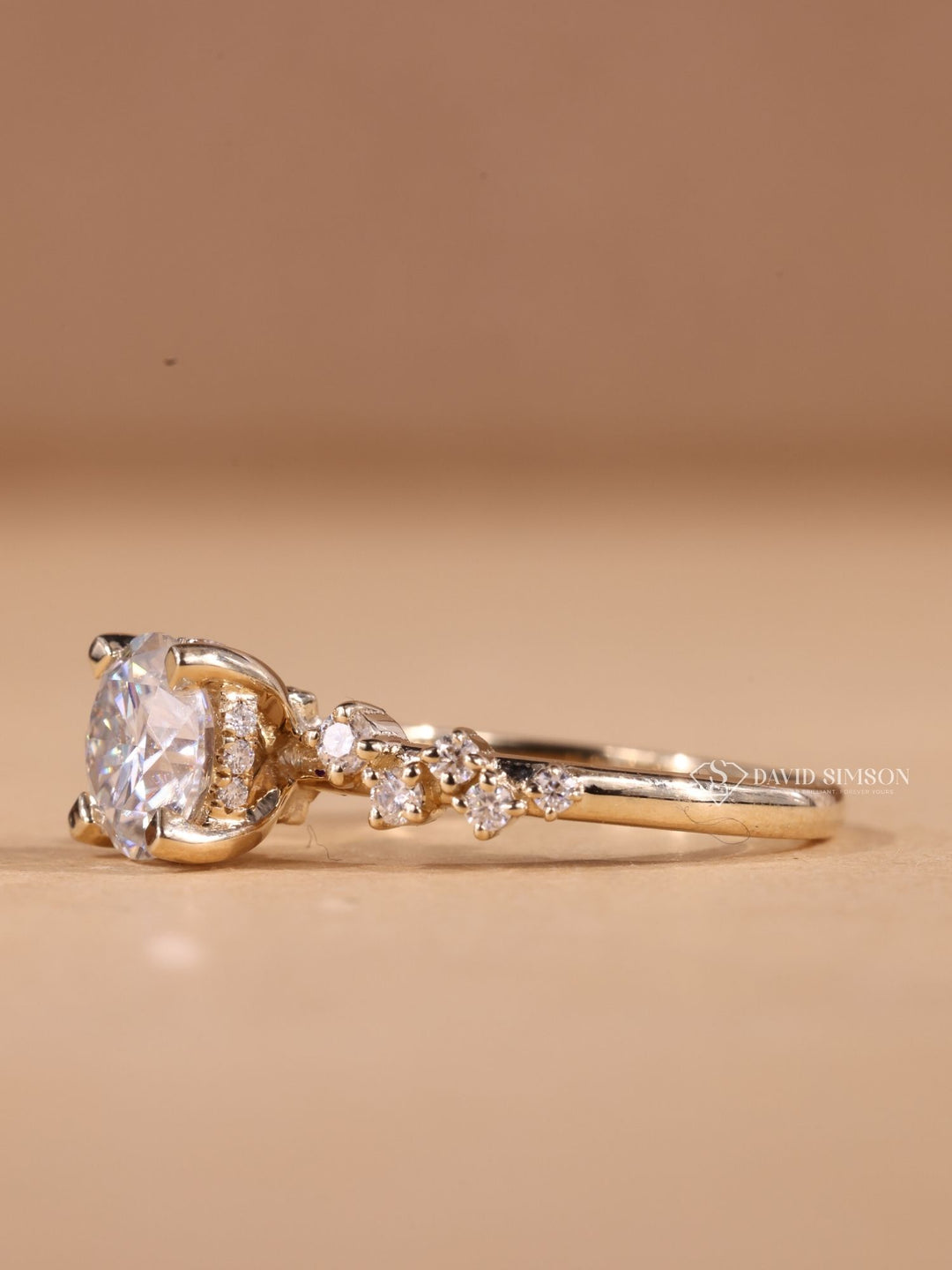 1.0CT-2.0CT Round Cut Moissanite Zig Zag Style Diamond Engagement Ring