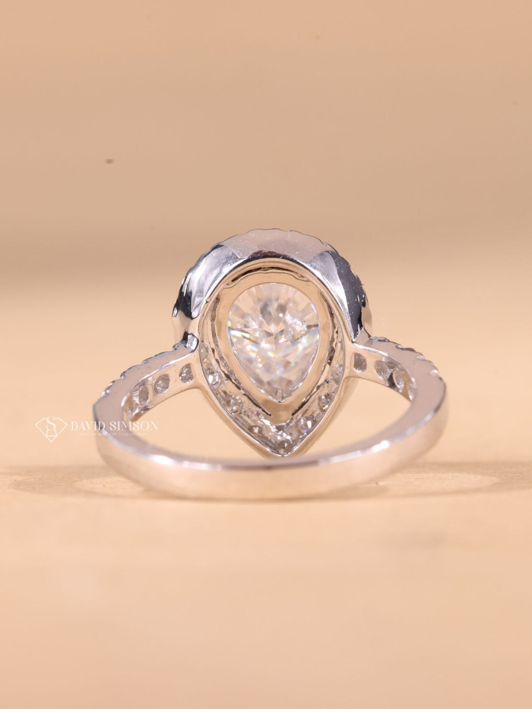 1.0CT-2.0CT Pear Cut Moissanite Halo Diamond Engagement Ring