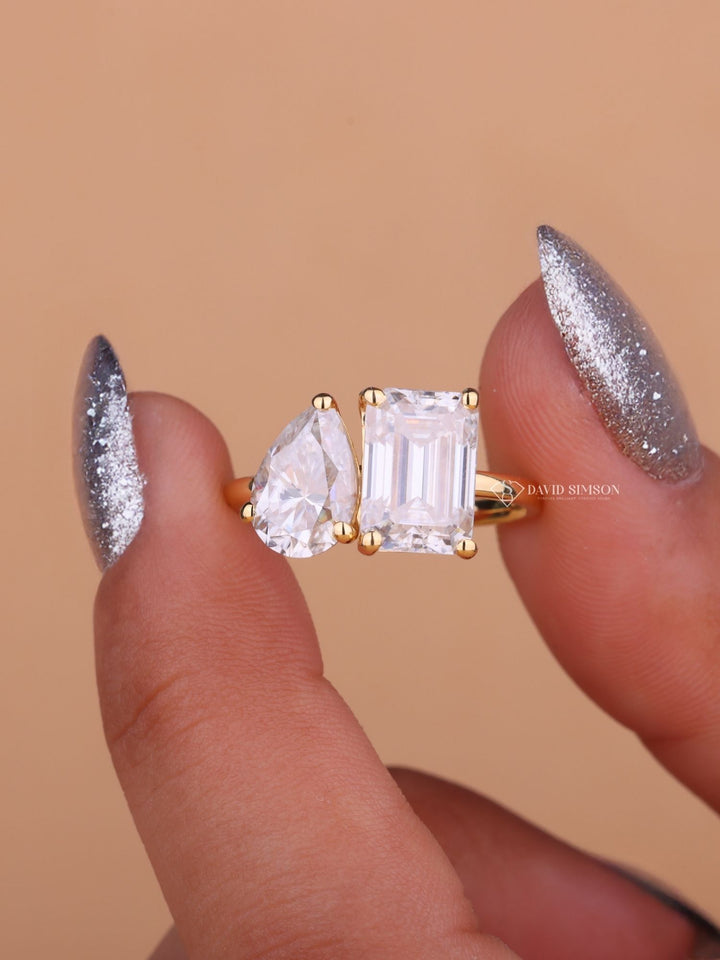 2.50CT Emerald & 2.0CT Pear Cut Moissanite Toi et Moi Diamond Engagement Ring