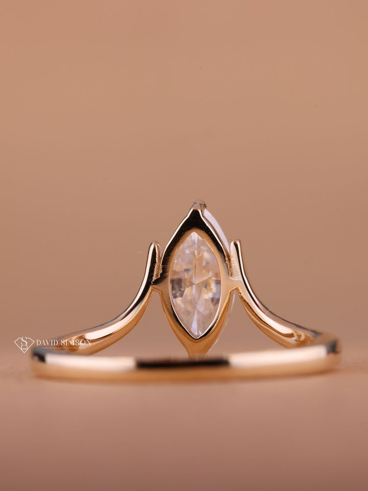 1.0CT-2.0CT Marquise Cut Moissanite Unique Solitaire Diamond Engagement Ring