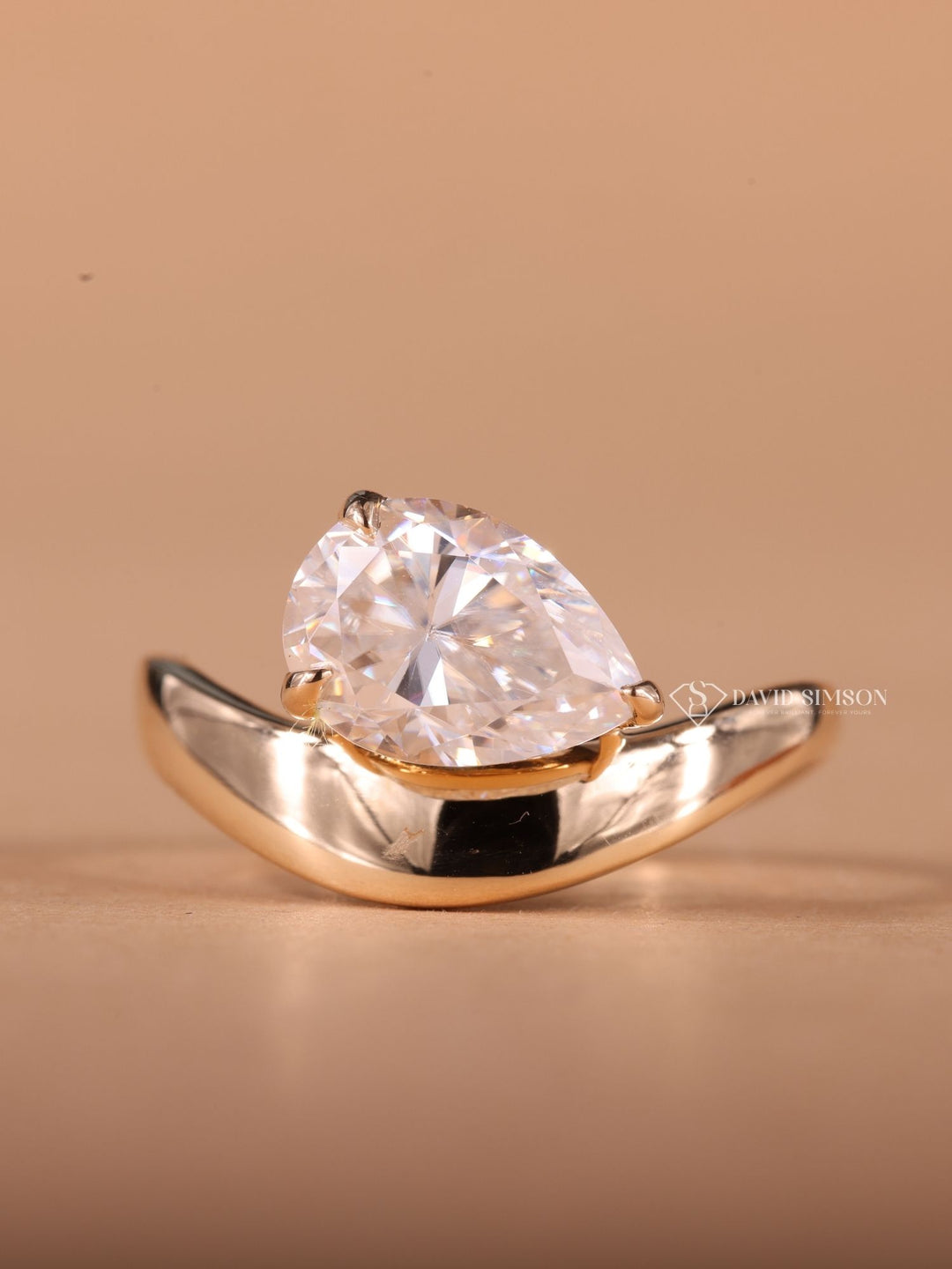 2.0CT-3.0CT Pear Cut Moissanite Diamond Curved Dome Engagement Ring