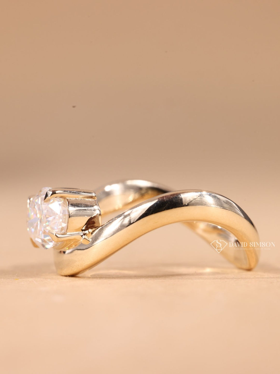 2.0CT-3.0CT Oval Cut Moissanite Unique Curved Diamond Engagement Ring