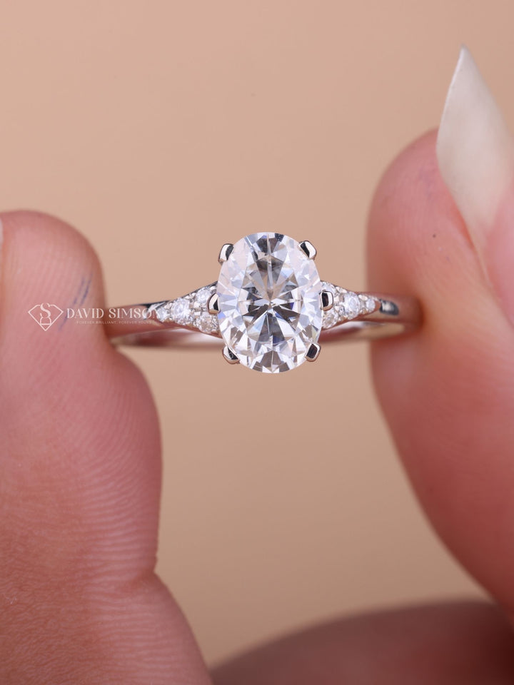2.0CT-4.0CT Oval Cut Moissanite Cluster Diamond Engagement Ring