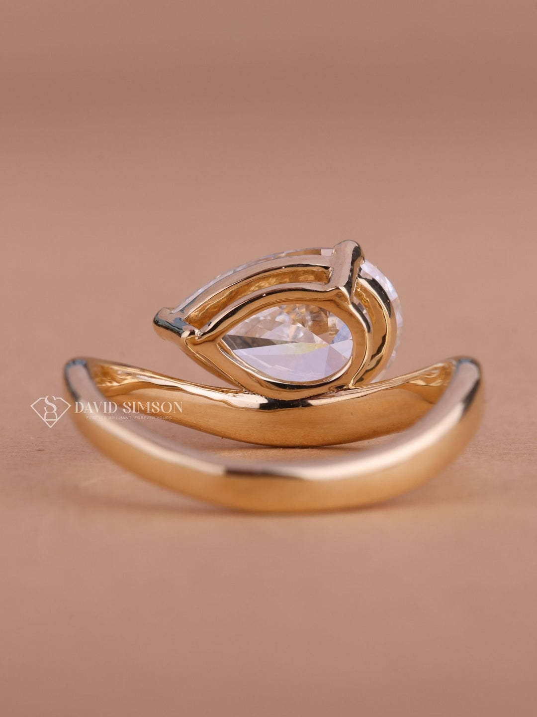 3.0CT-5.0CT Pear Cut Moissanite Diamond Curved Waves Engagement Ring