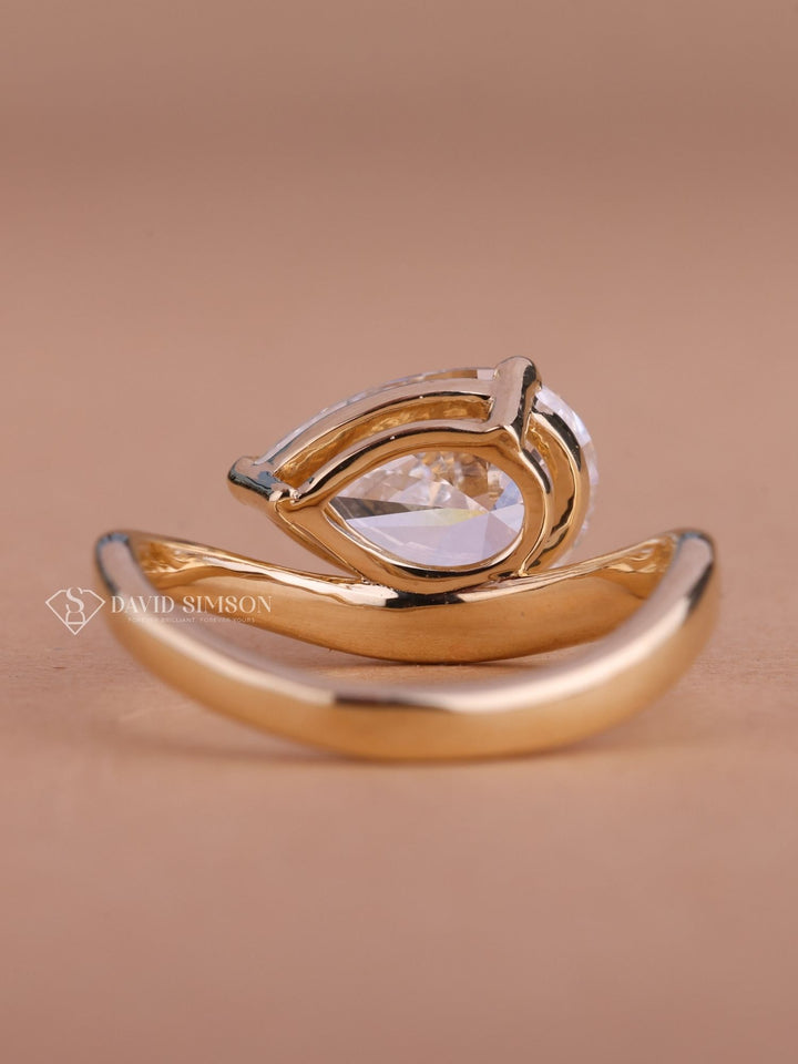 3.0CT-5.0CT Pear Cut Moissanite Diamond Curved Waves Engagement Ring