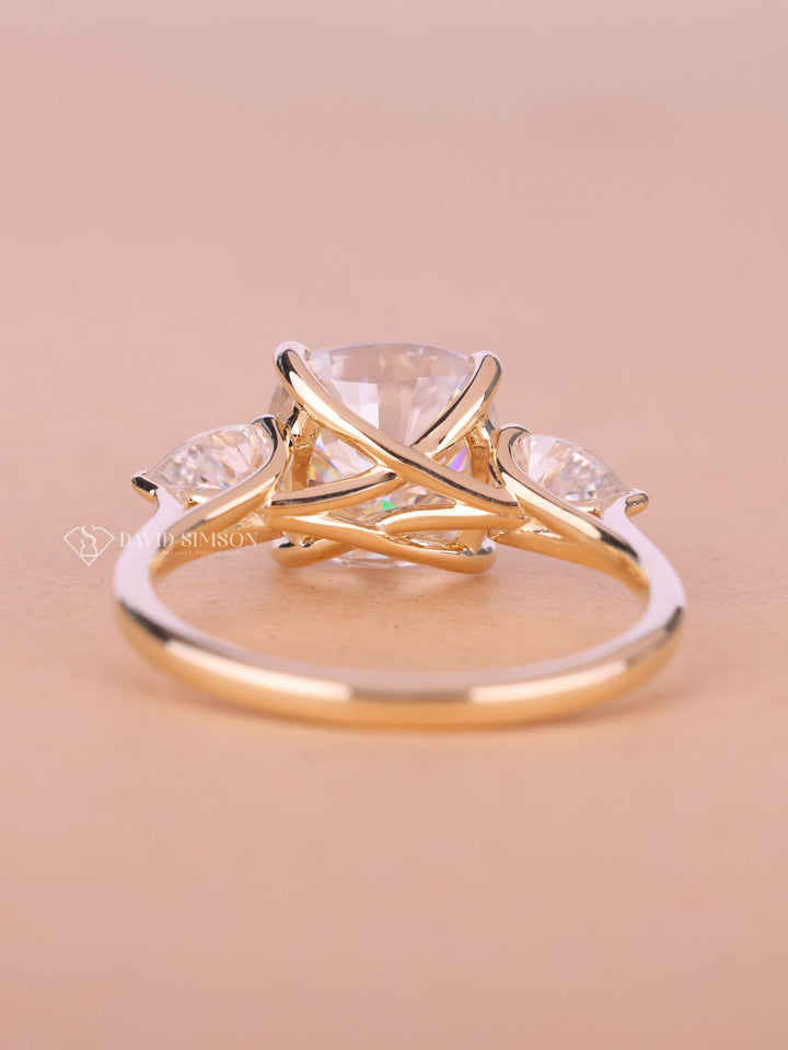 2.50CT-3.50CT Cushion Cut Moissanite Diamond Trilogy Engagement Ring