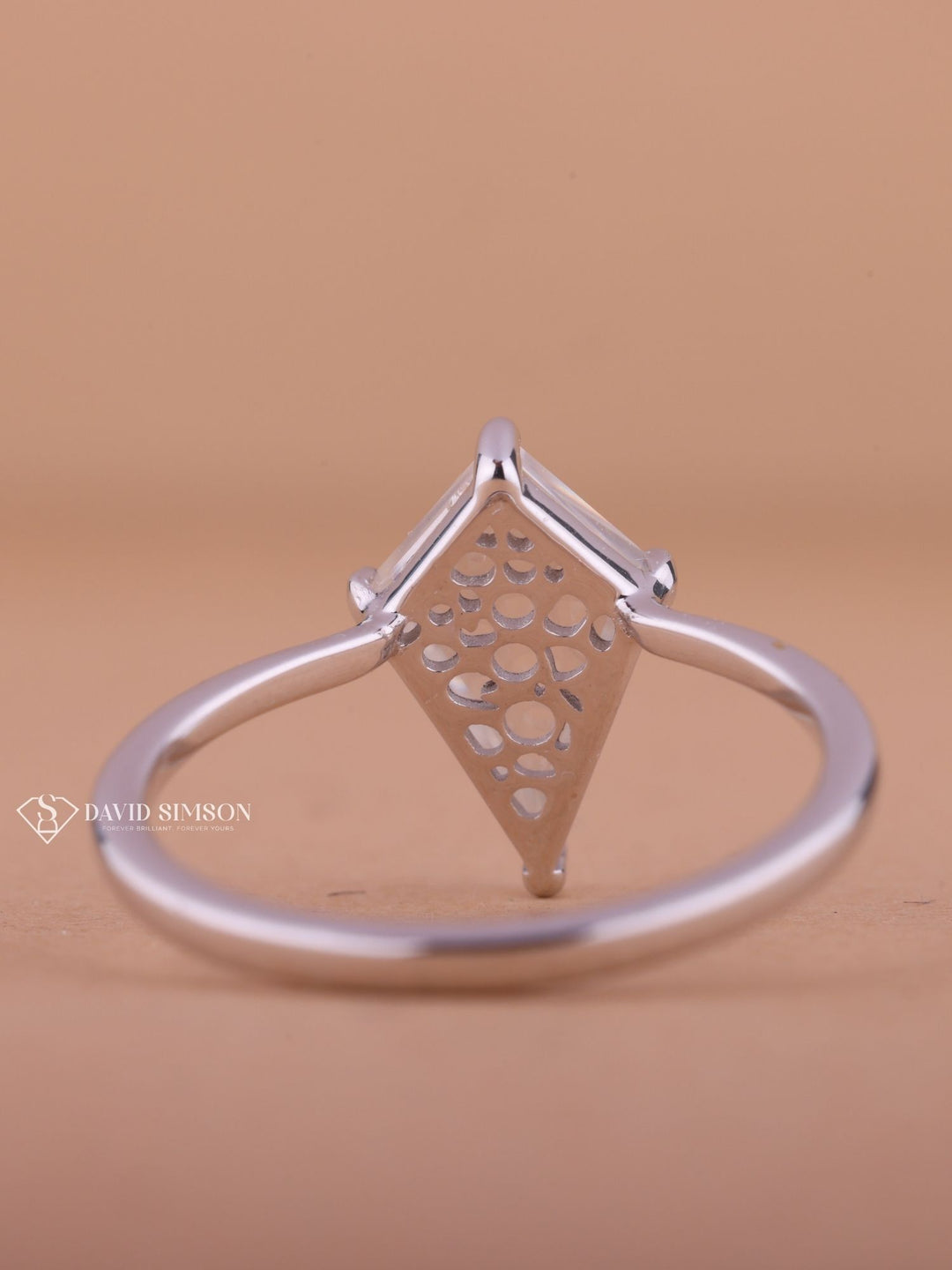 1.0CT-2.0CT Kite Cut Moissanite Solitaire Diamond Engagement Ring