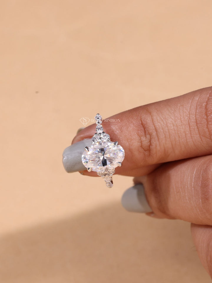 3.0CT-4.0CT Oval Cut Moissanite Cluster Diamond Engagement Ring