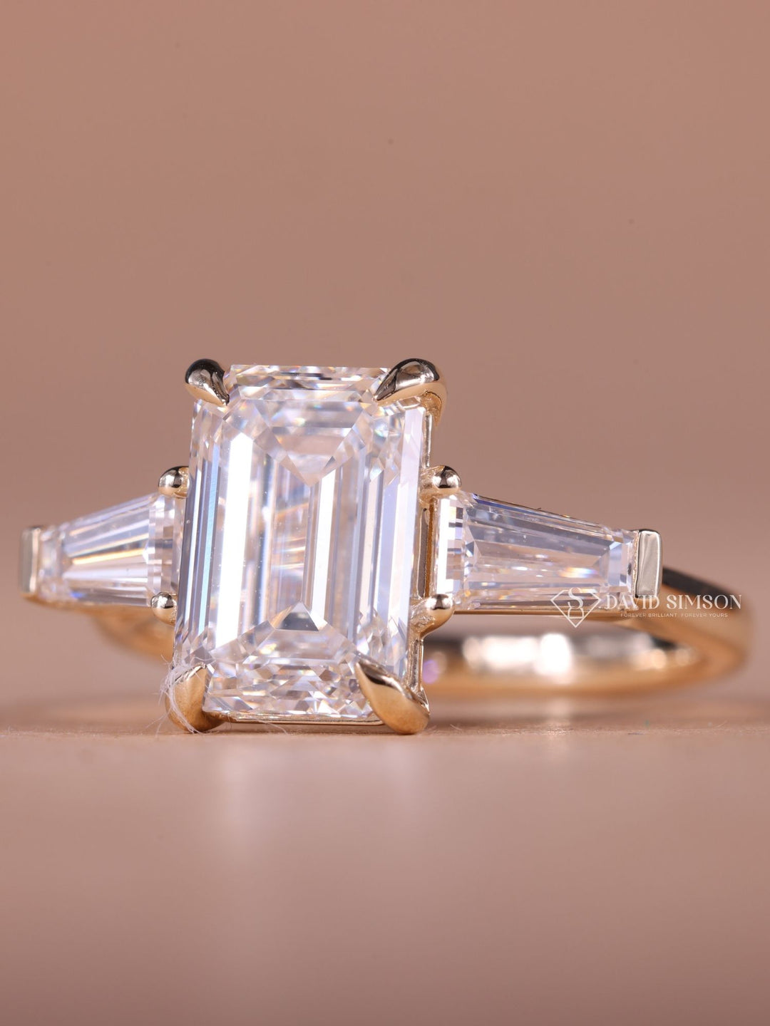 3.0CT-4.0CT Emerald Cut Moissanite Three Stone Diamond Engagement Ring