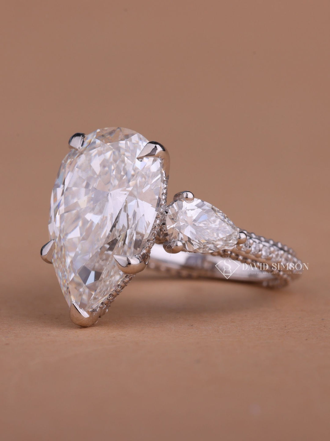 5.0CT-7.0CT Pear Cut Moissanite Hidden Halo Diamond Three Stone Engagement Ring