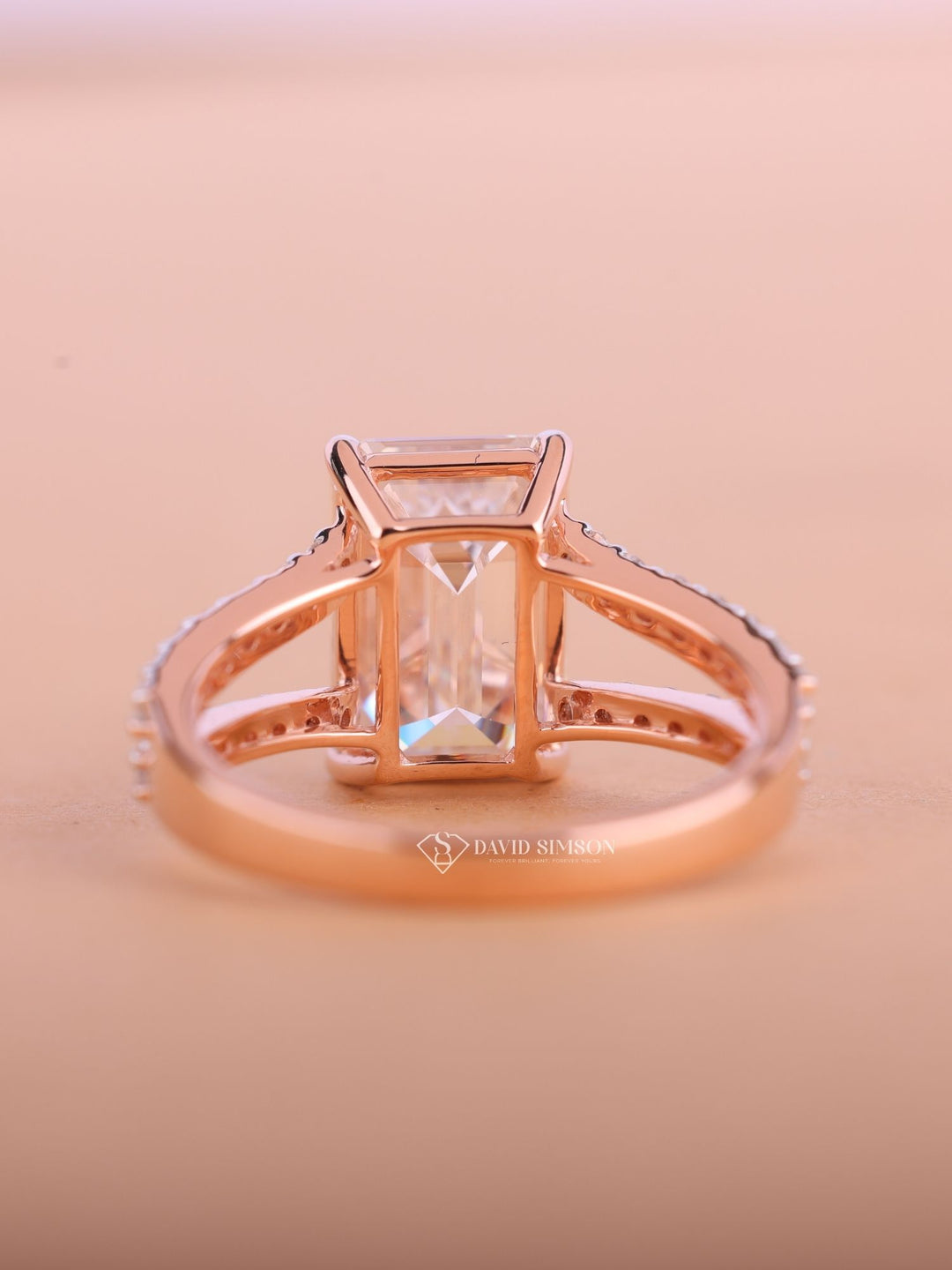 4.0CT-6.0CT Emerald Cut Moissanite Diamond Shank Engagement Ring