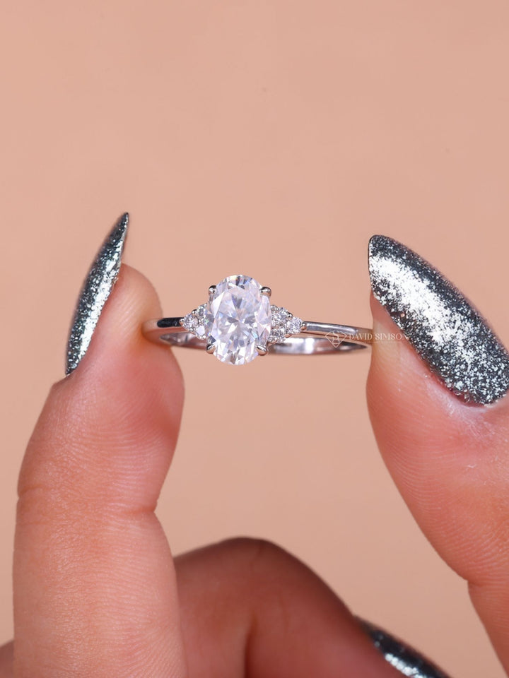 1.0CT-2.0CT Oval Cut Moissanite Diamond Cluster Engagement Ring