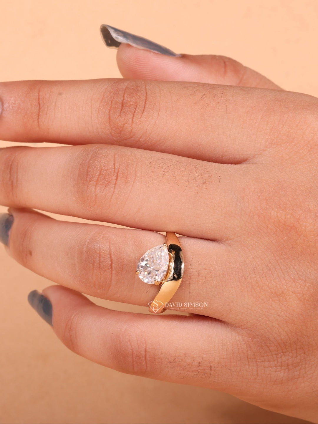2.0CT-3.0CT Pear Cut Moissanite Diamond Curved Dome Engagement Ring
