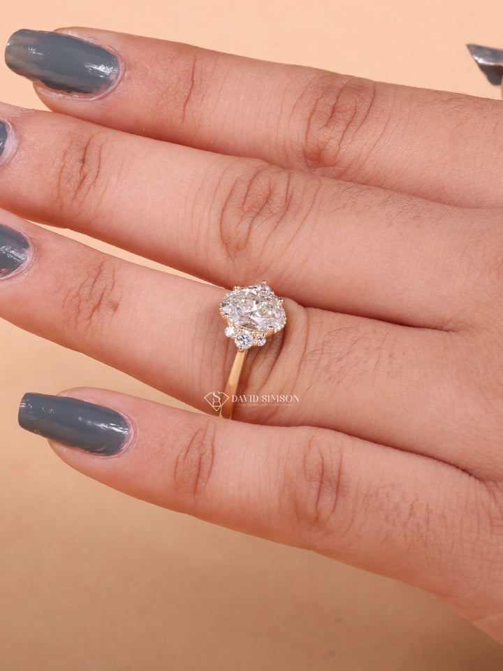 1.0CT-2.0CT Oval Cut Moissanite Diamond Cluster Engagement Ring for Her