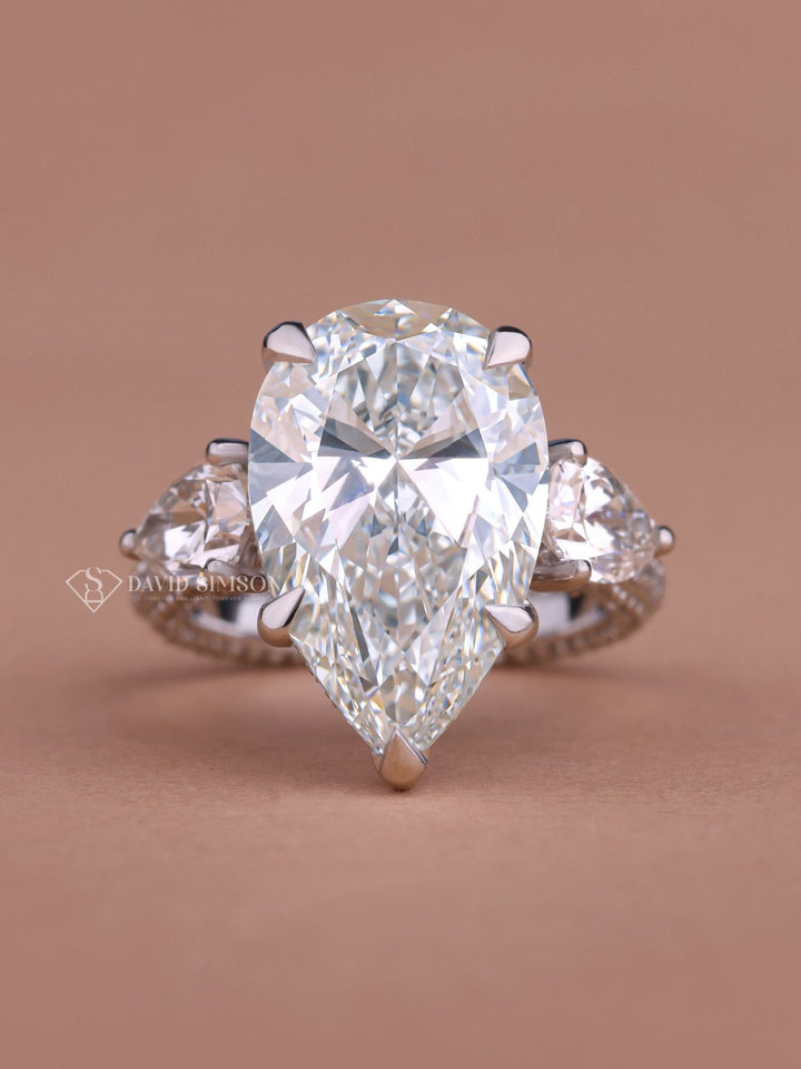 5.0CT-7.0CT Pear Cut Moissanite Hidden Halo Diamond Three Stone Engagement Ring