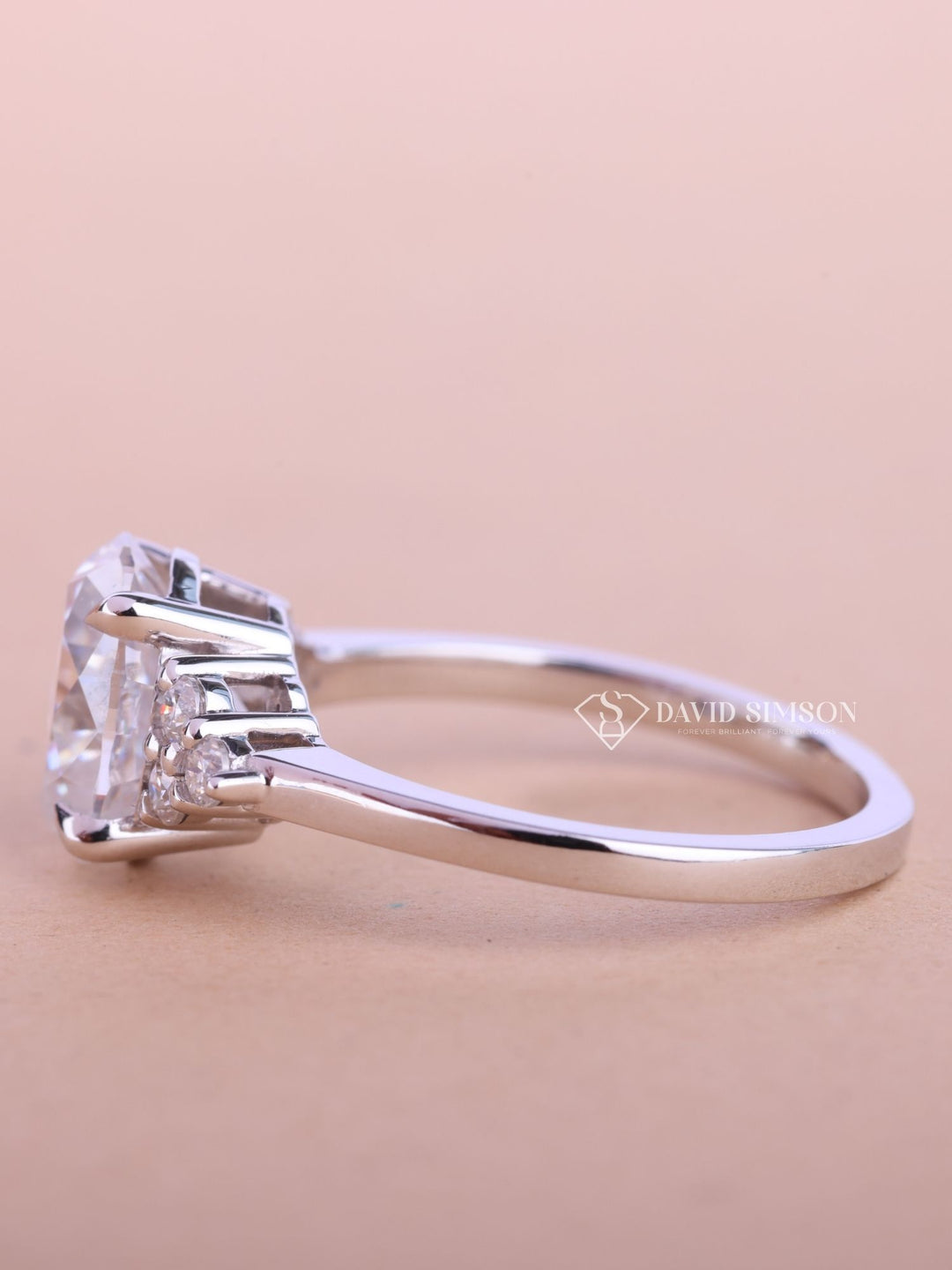 2.50CT-3.50CT Oval Cut Moissanite Cluster Diamond Engagement Ring