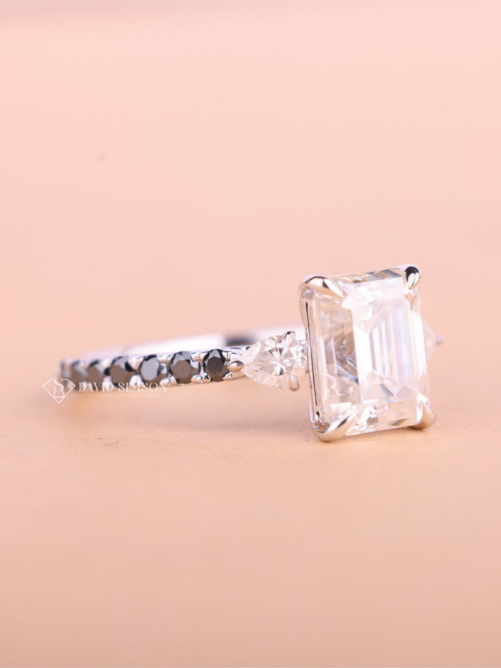 2.50CT-3.50CT Emerald Cut Moissanite Diamond Three Stone Engagement Ring