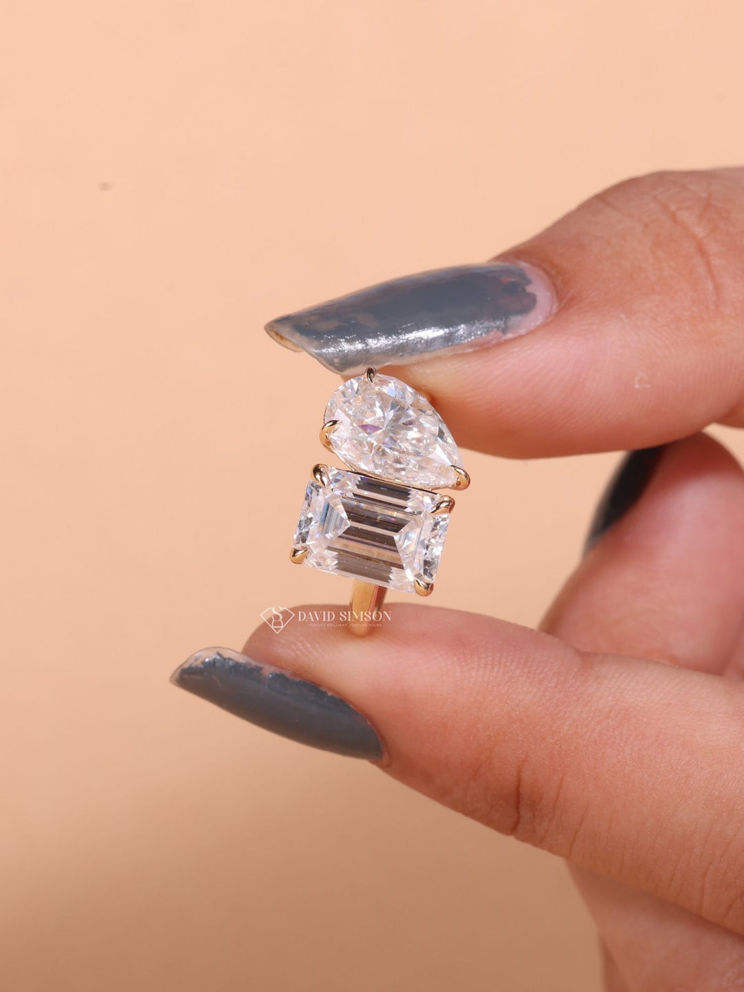 2.50CT Emerald &amp; 2.0CT Pear Cut Moissanite Diamond Toi et Moi Engagement Ring