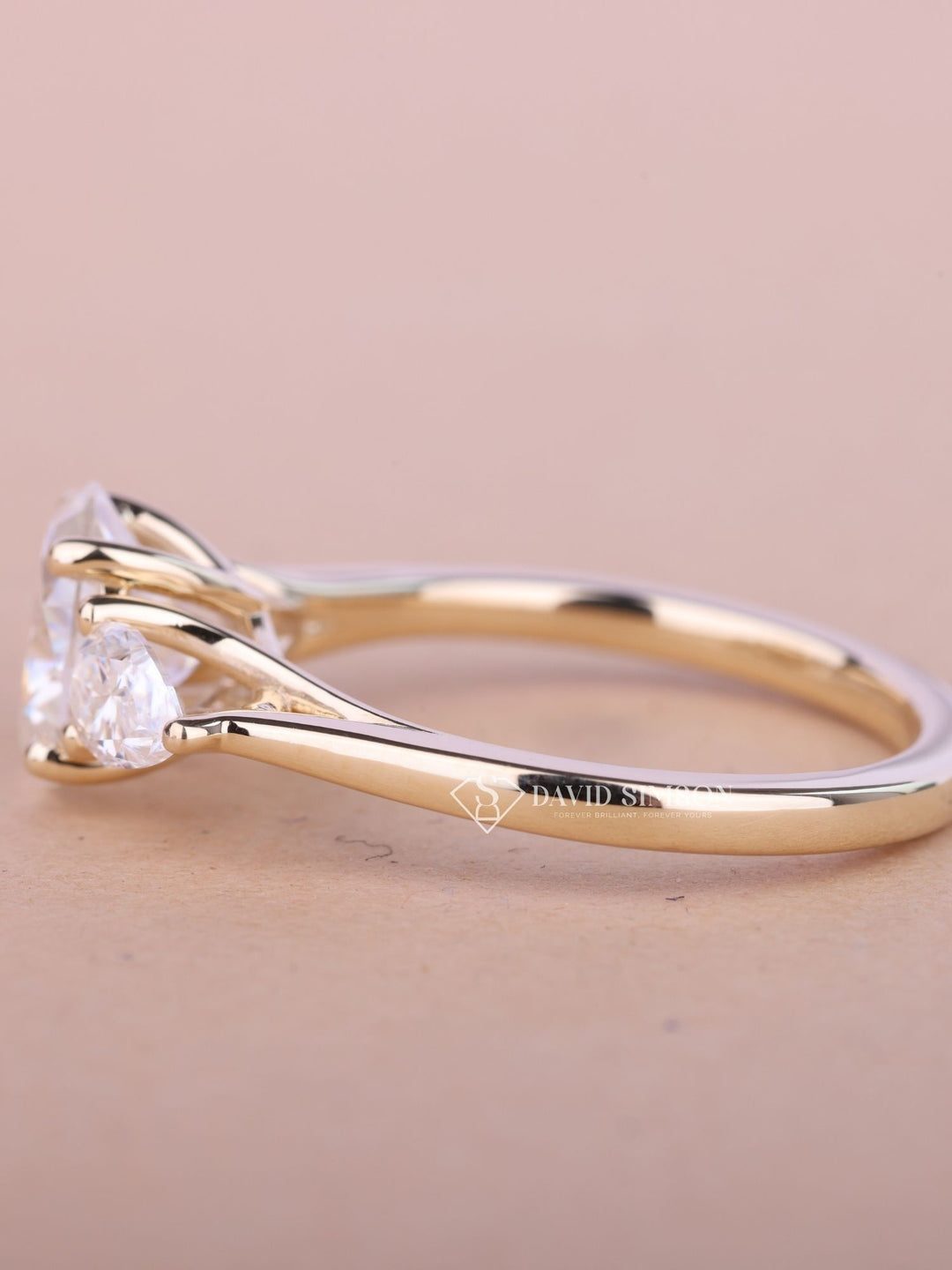 2.0CT-3.0CT Oval Cut Moissanite Diamond Three Stone Engagement Ring