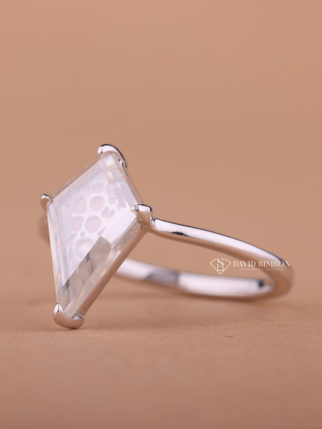 1.0CT-2.0CT Kite Cut Moissanite Solitaire Diamond Engagement Ring