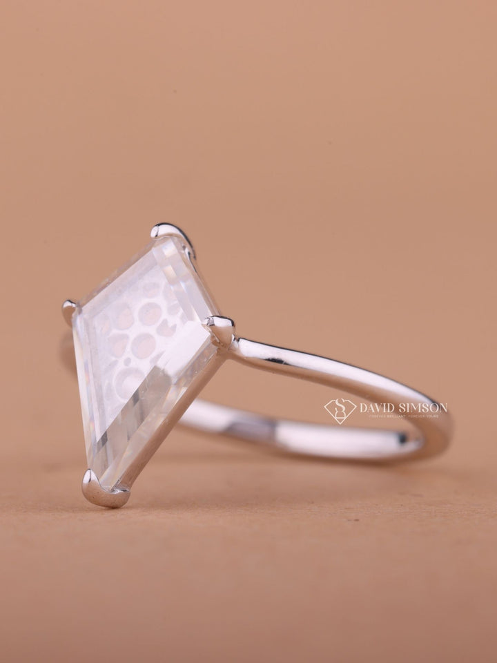 1.0CT-2.0CT Kite Cut Moissanite Solitaire Diamond Engagement Ring