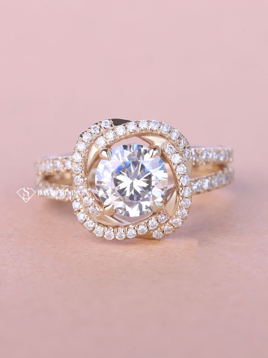 0.50CT-1.50CT Round Cut Moissanite Flower Halo Diamond Engagement Ring