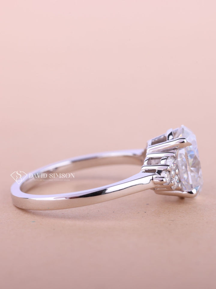 2.50CT-3.50CT Oval Cut Moissanite Cluster Diamond Engagement Ring