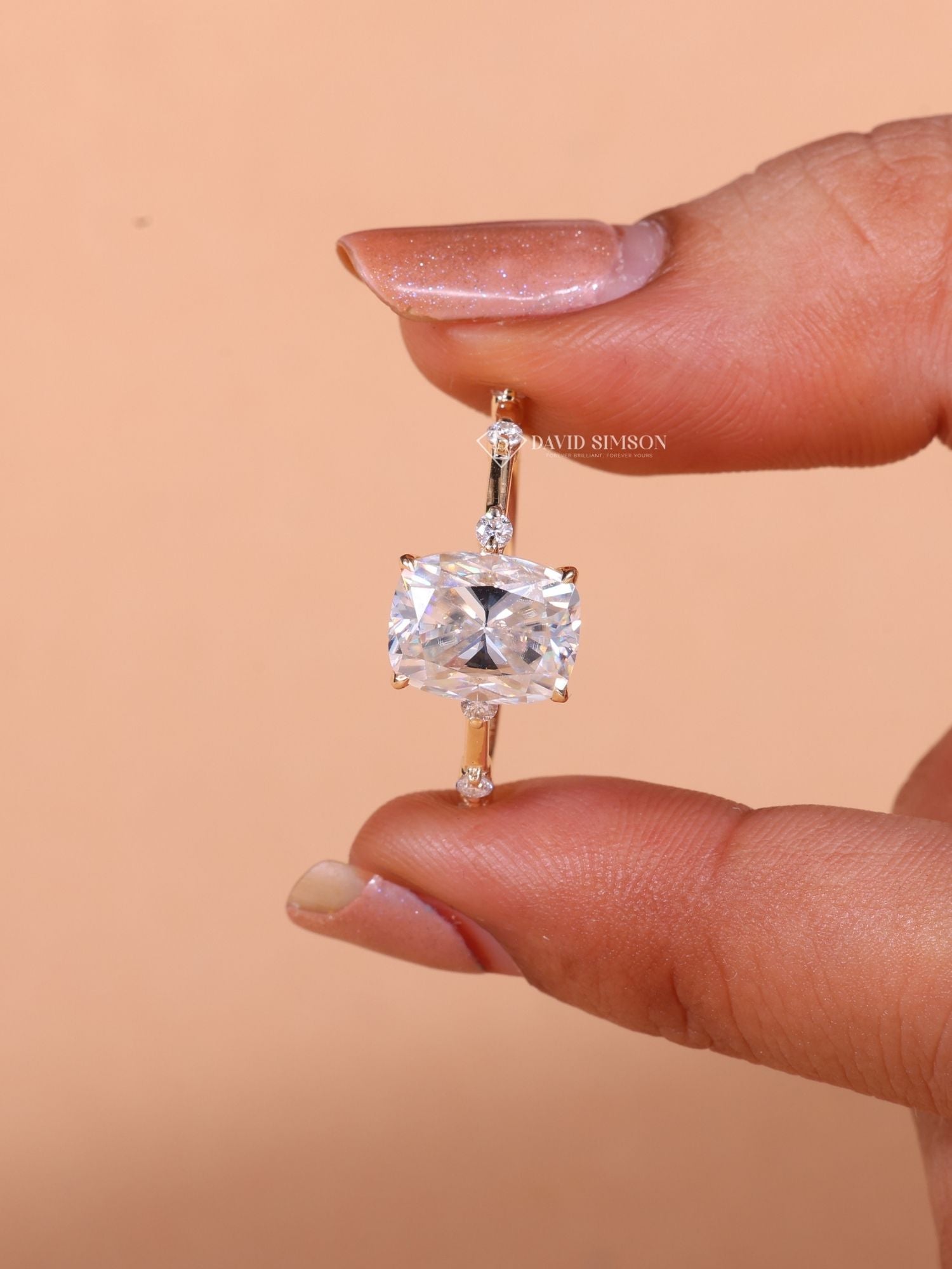 2.50CT-3.50CT Elongated Cushion Cut Moissanite Distance Diamond