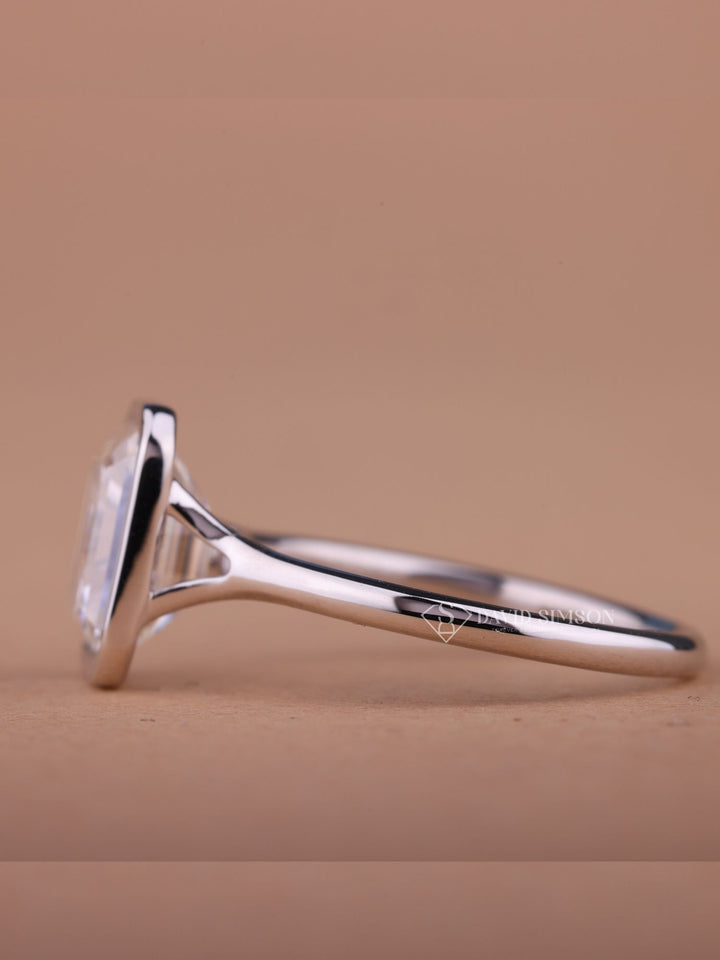 2.0CT-4.0CT Bezel Set Emerald Cut Moissanite Diamond Engagement Ring