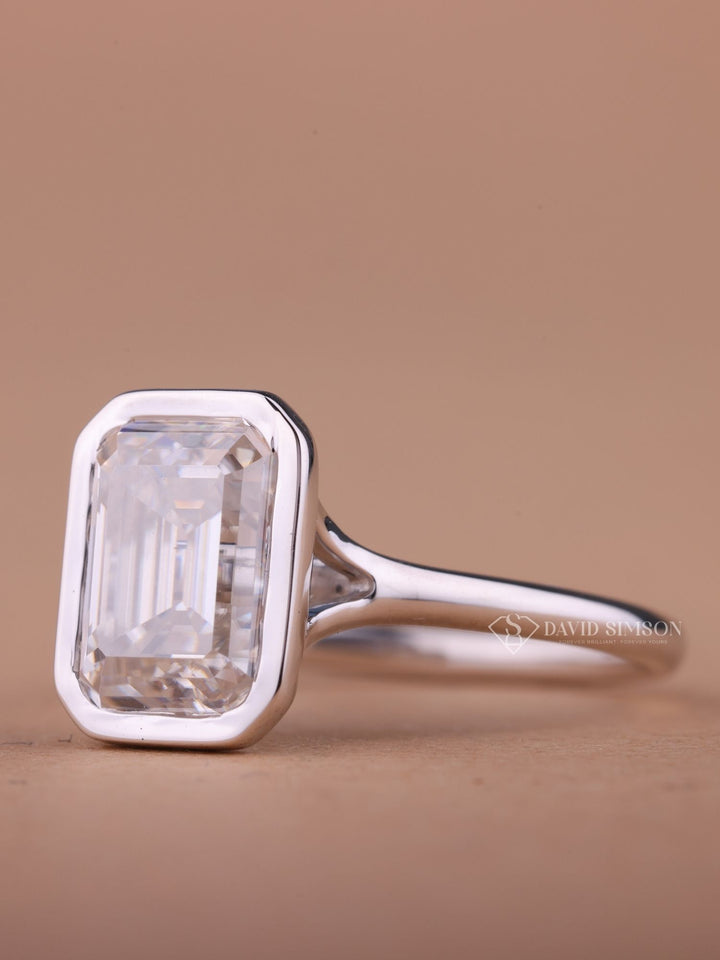 2.0CT-4.0CT Bezel Set Emerald Cut Moissanite Diamond Engagement Ring