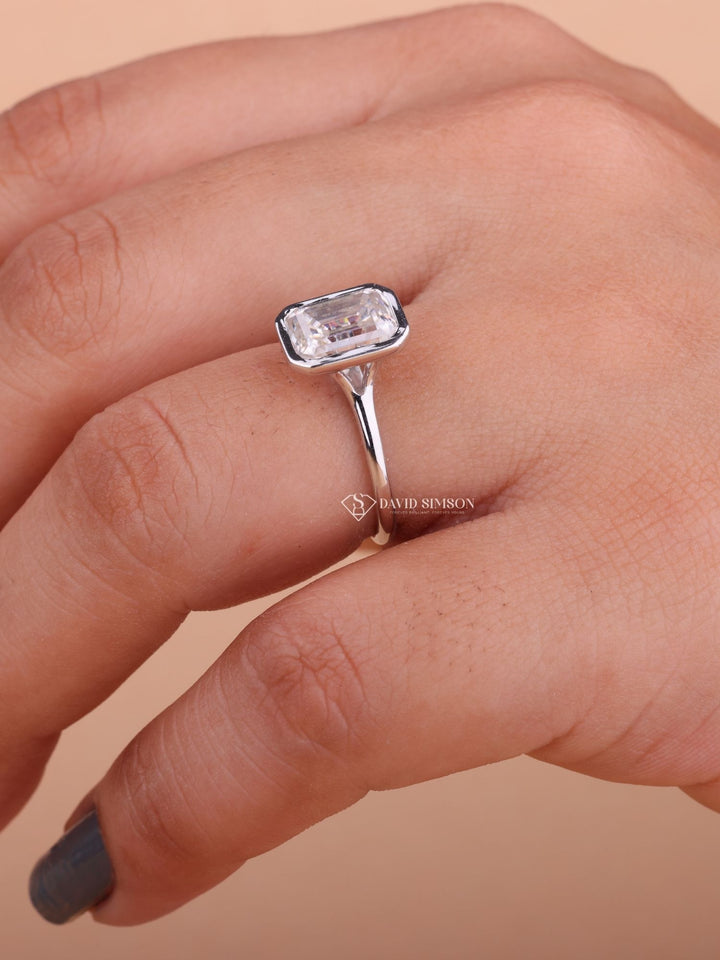 2.0CT-4.0CT Bezel Set Emerald Cut Moissanite Diamond Engagement Ring