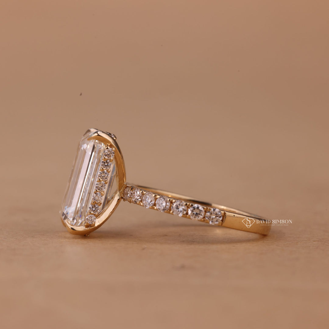 Rose Gold Emerald Ring Emerald Cut Pave Band
Conflict Free Diamond
Crushed Ice Moissanite
High Carat Moissanite
