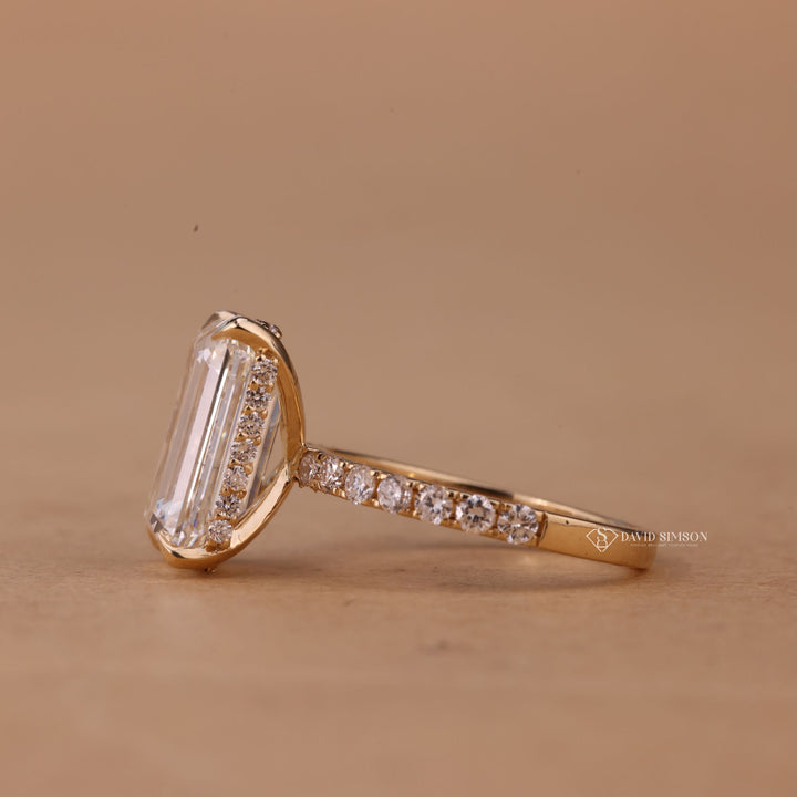 Rose Gold Emerald Ring Emerald Cut Pave Band
Conflict Free Diamond
Crushed Ice Moissanite
High Carat Moissanite

