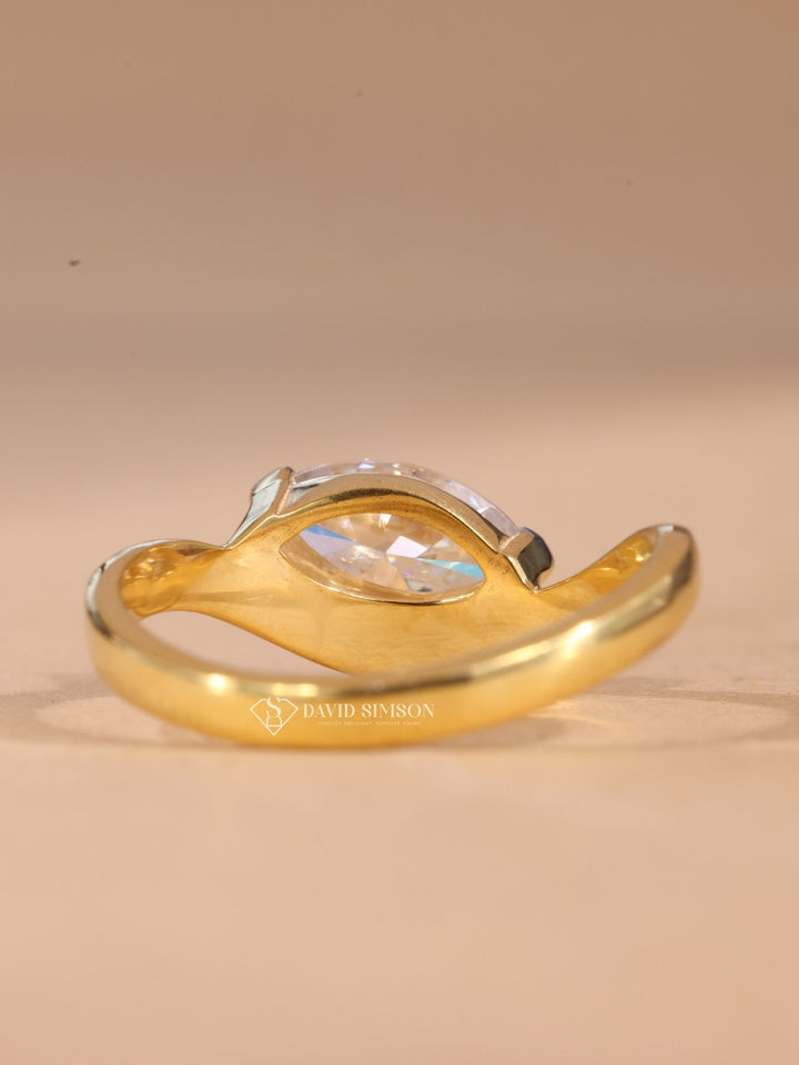 Natural diamond marquise
14k gold marquise ring
18k white gold ring
Rose gold curved ring
Yellow gold bridal jewelry