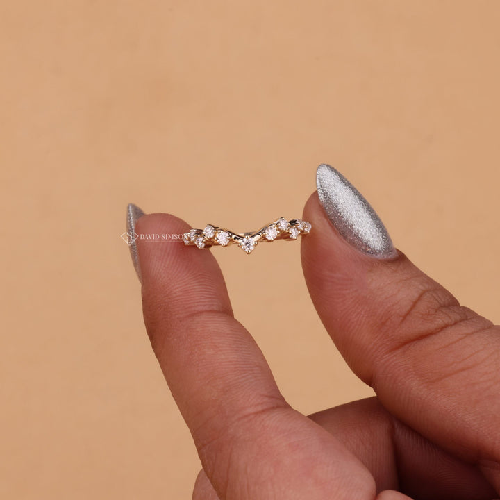 Round Cut Moissanite Band
Zig Zag Wedding Band
Curved Moissanite Band
