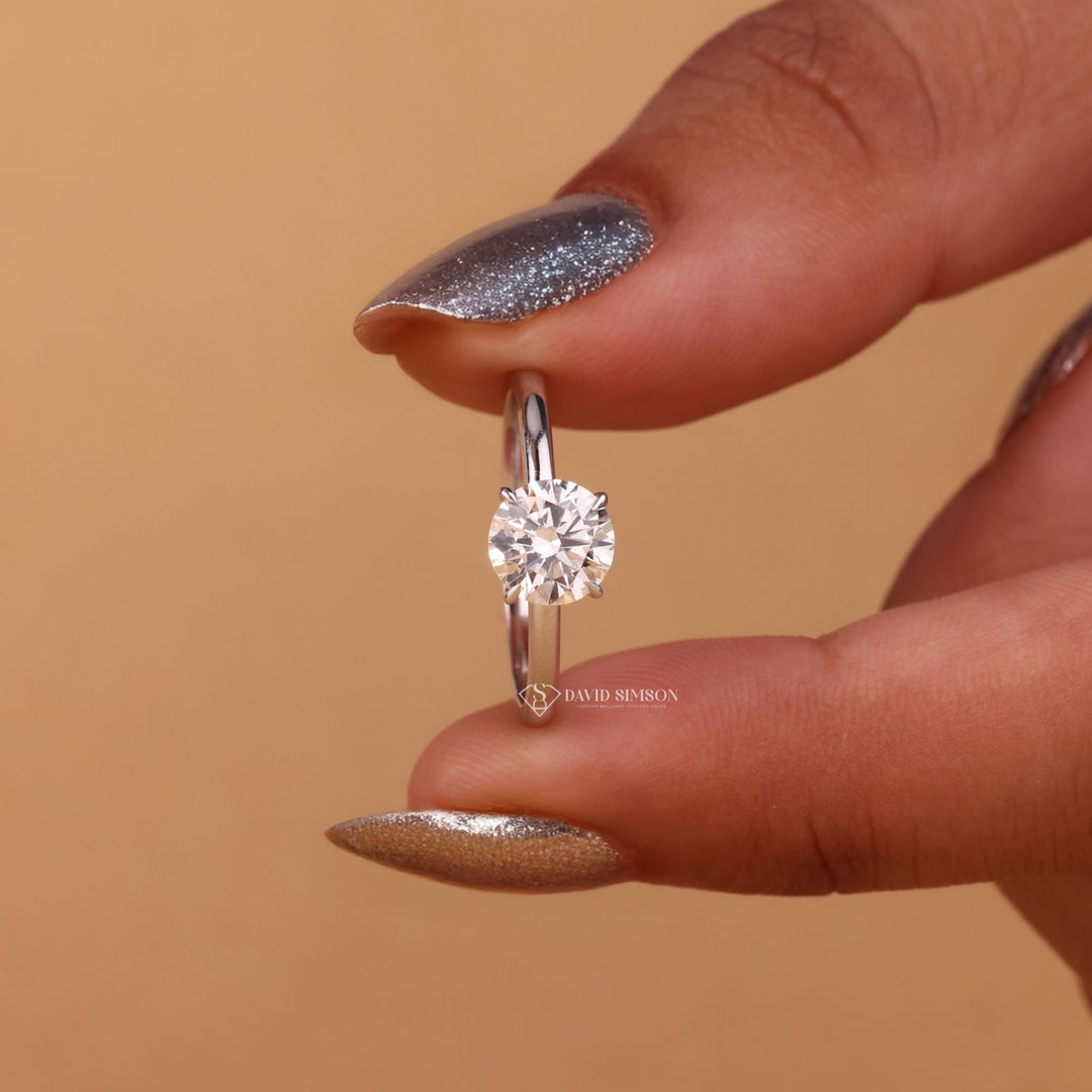 Classic solitaire engagement ring
Round cut diamond moissanite ring
VVS clarity moissanite engagement ring