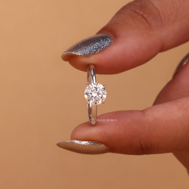 Classic solitaire engagement ring
Round cut diamond moissanite ring
VVS clarity moissanite engagement ring