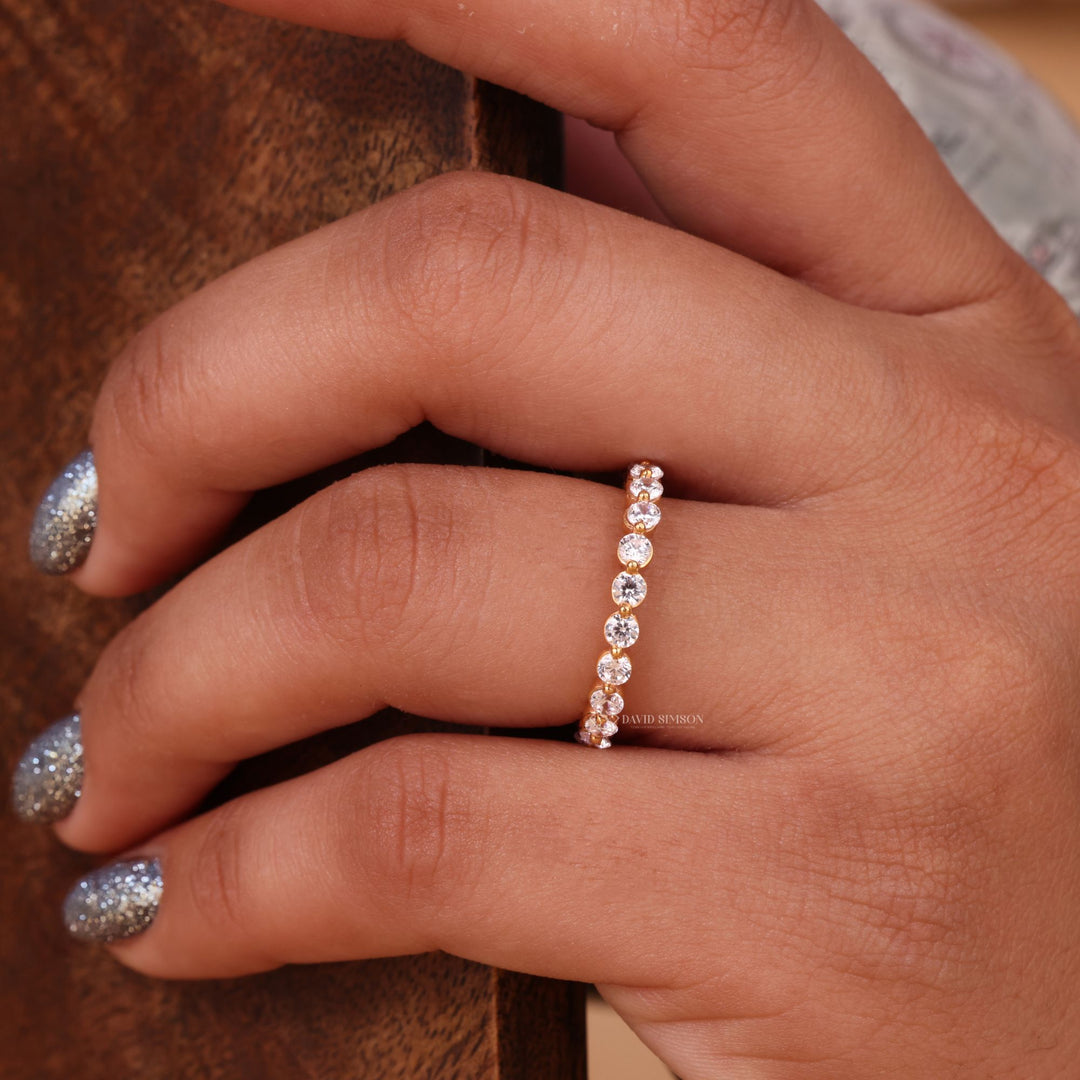 Round Cut Moissanite Diamond Floating Bubble Wedding Band