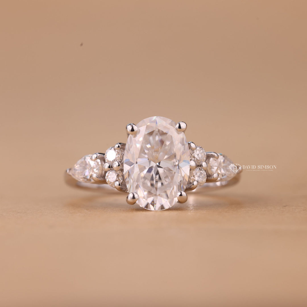 Unique oval ring
Vintage cluster setting
Sunburst engagement ring