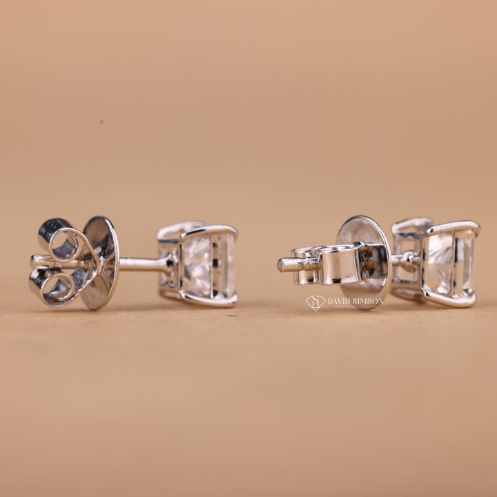 Classic solitaire moissanite earrings
Princess cut earrings for bridesmaids
Luxury moissanite stud earrings