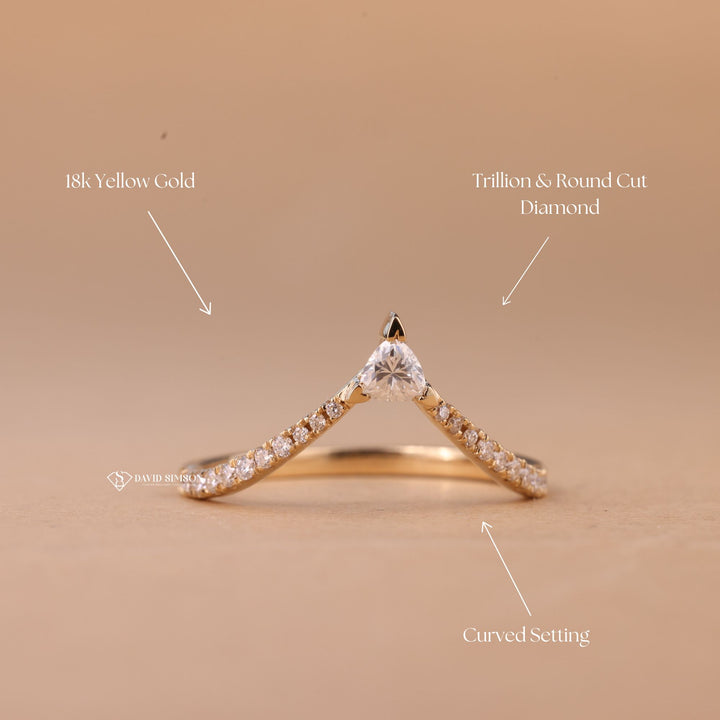 Round Moissanite Band
Trillion Cut Moissanite
Curved Wedding Band
Round and Trillion Band
