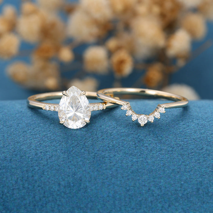 pear-shaped-moissanite-solitaire-bridal-set-1