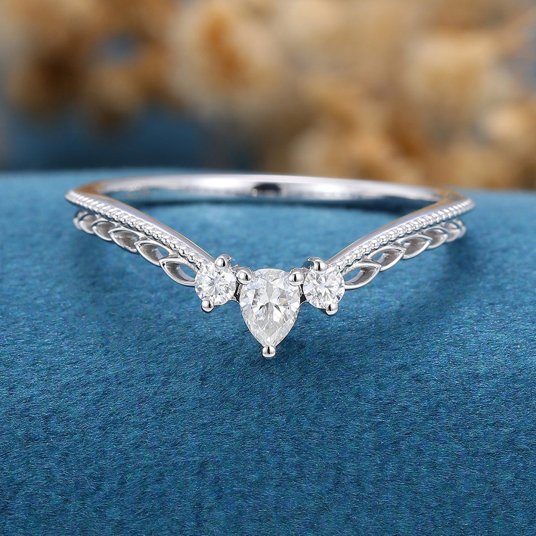 1-50-ct-round-pear-shaped-moissanite-vintage-curved-wedding-band